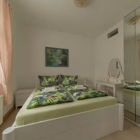 Daire Zentrale Ferienwohnung In Gruna Im Dg Dresden