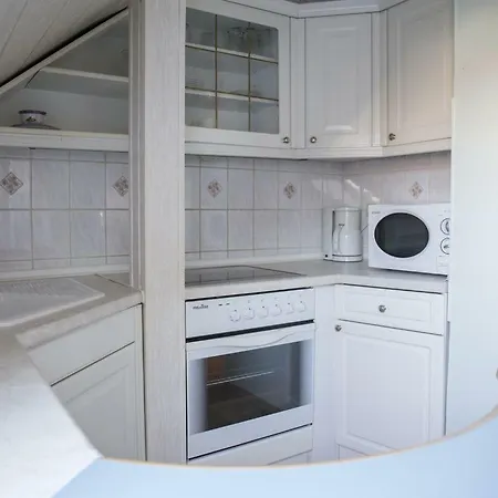 Zentrale Ferienwohnung In Gruna Im Dg Daire *